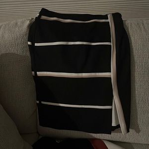 Women’s White House black market skirt great condition.